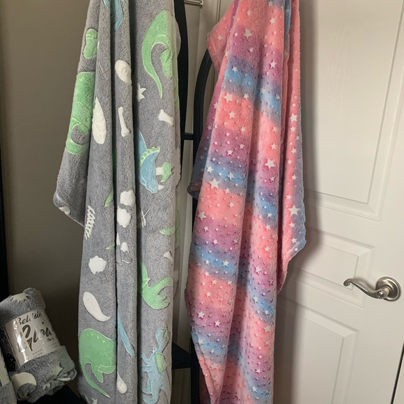 Glow in the Dark throws - Picture 3 of 8